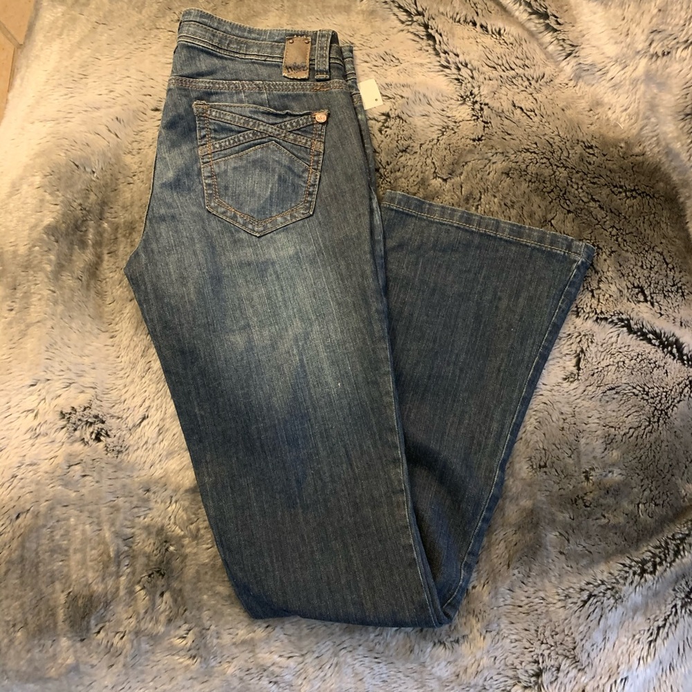 NWT H&G Women’s fitted Jeans - Super Cute!